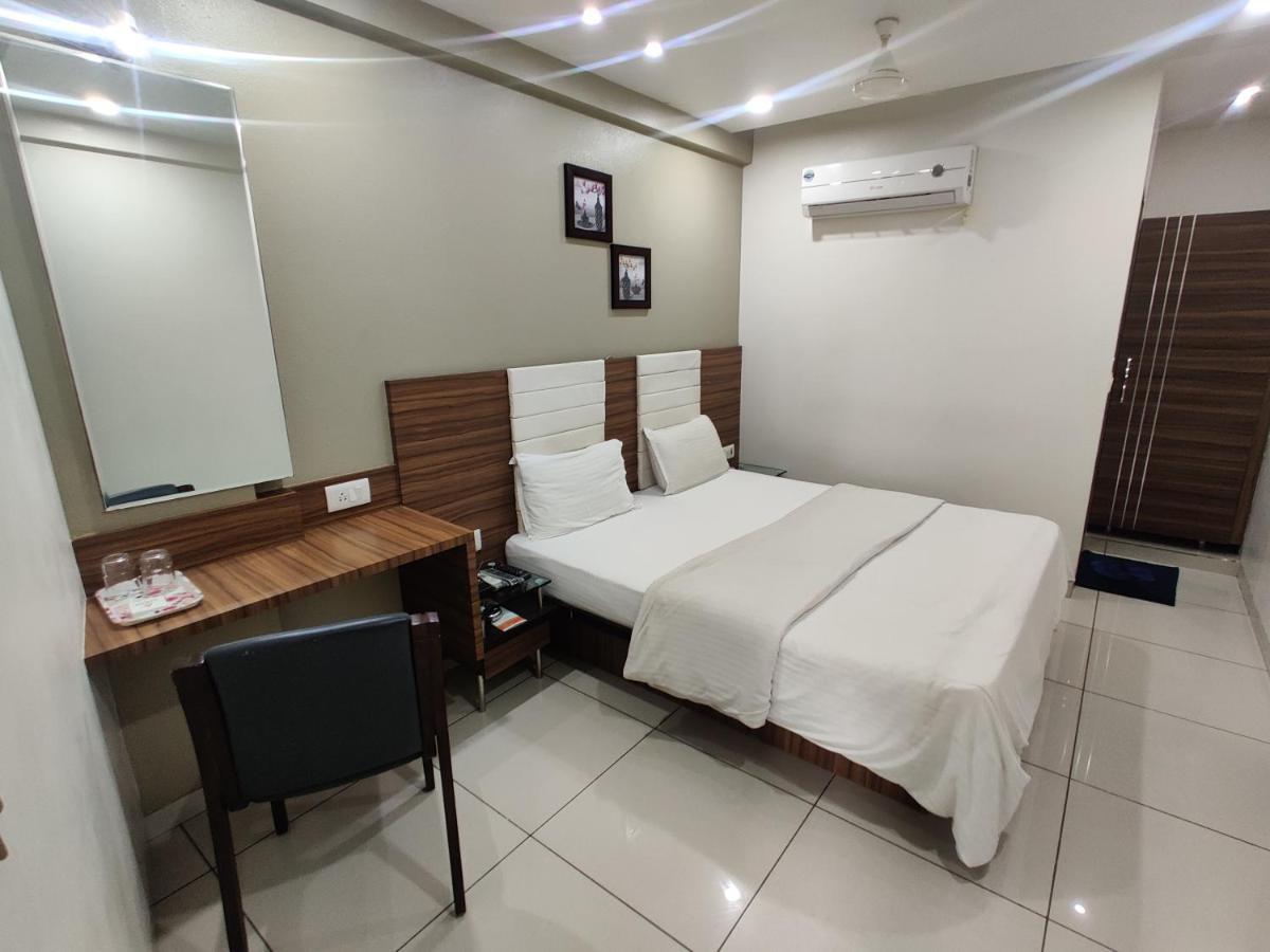 Hotel Aaram Umargam Luaran gambar