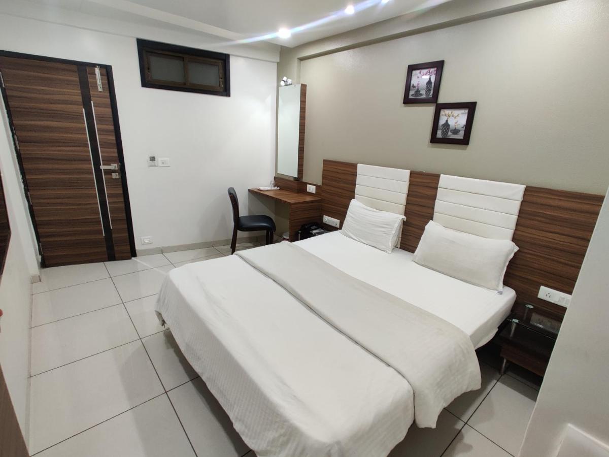 Hotel Aaram Umargam Luaran gambar