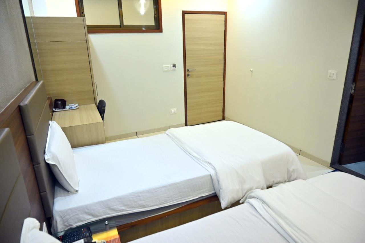 Hotel Aaram Umargam Luaran gambar