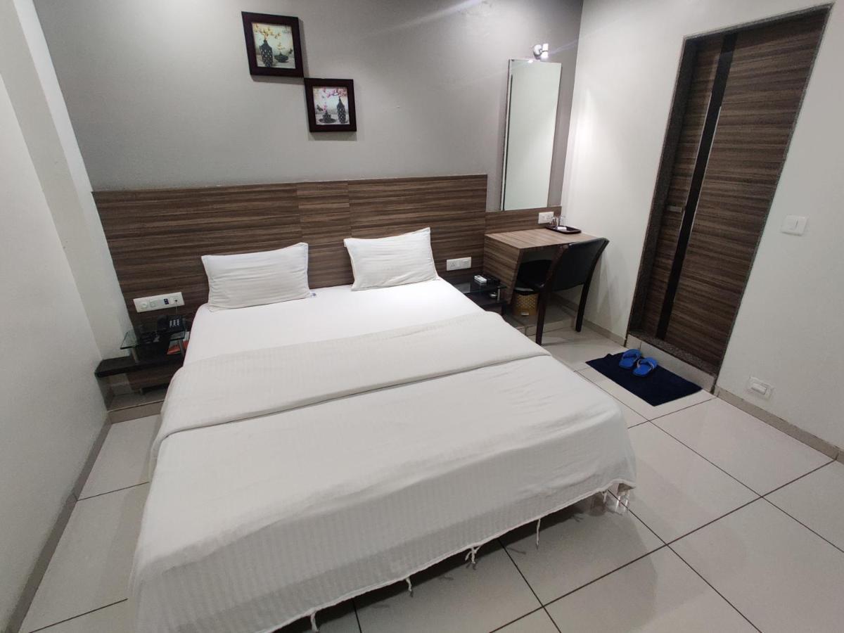 Hotel Aaram Umargam Luaran gambar